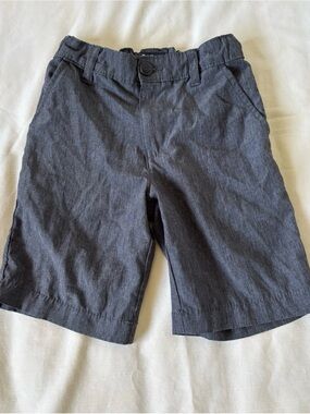 Boys' casual chino shorts
OshKosh B'gosh, heather gray - Size 7
Age 7